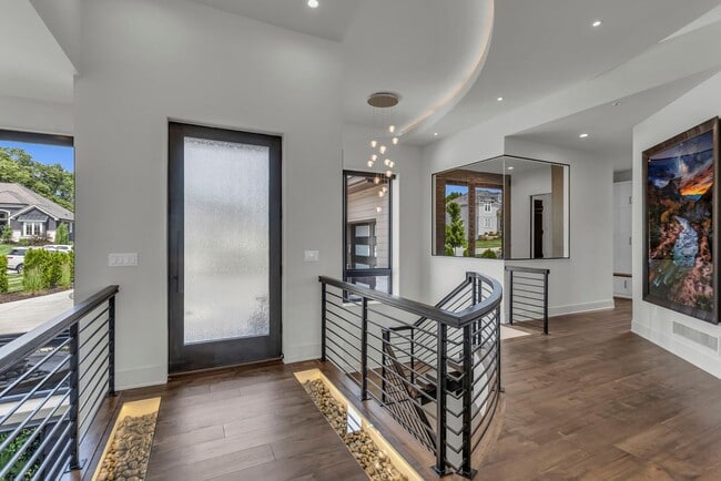 Photo - {5842} Luxury Rental in Forrest Ridge Esta...