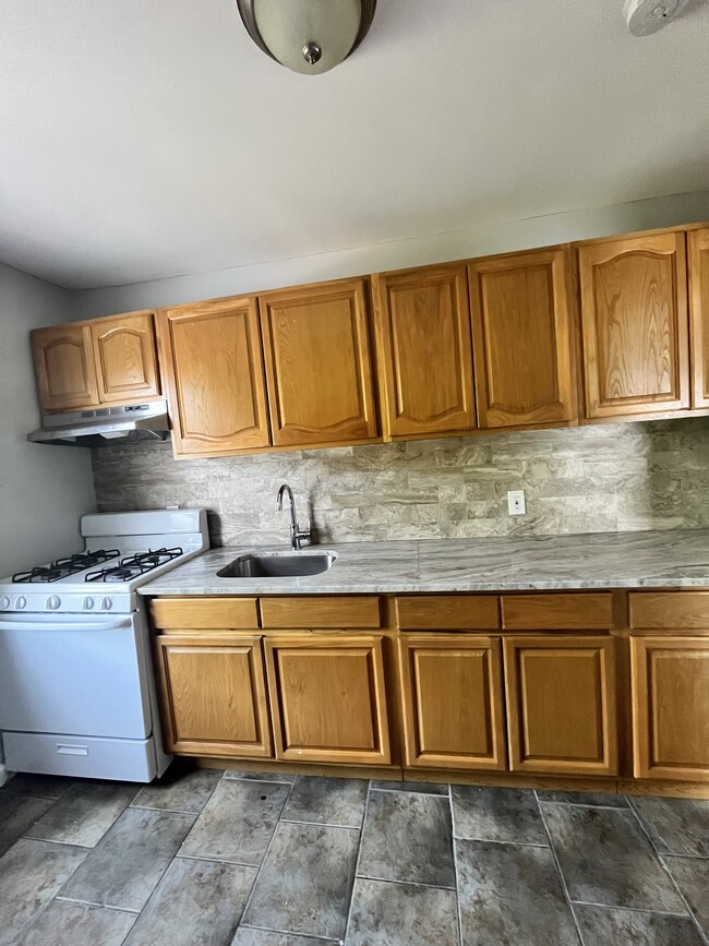 Photo - 164 N 12th St Apartments Unit 3