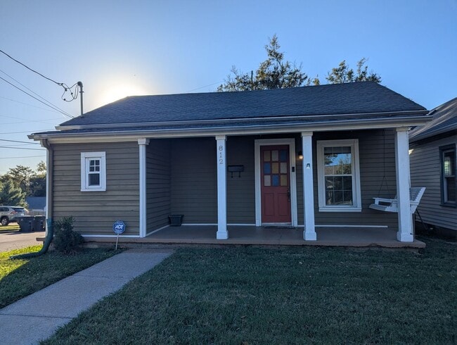 Building Photo - Adorable East Nashville Cottage just a hal...