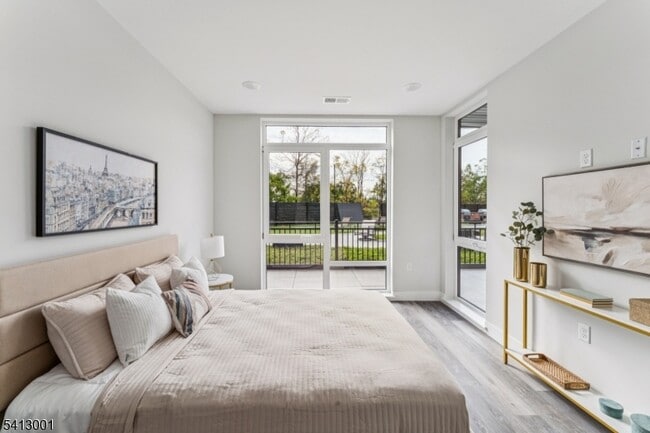 Photo - 140 W Webster Ave Unidad 127