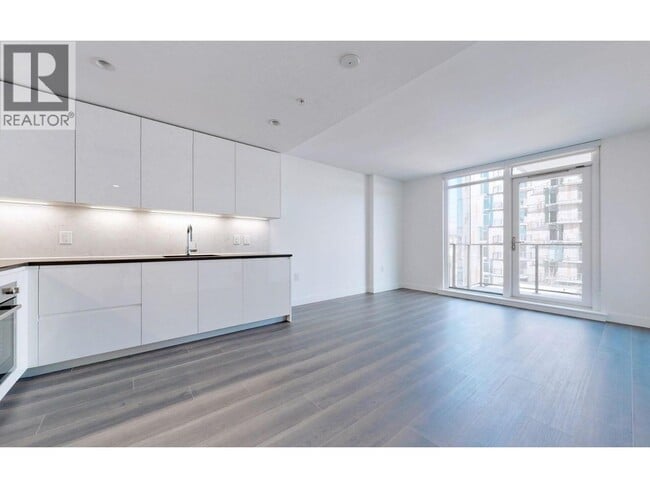 8188 Fraser St Unit 901