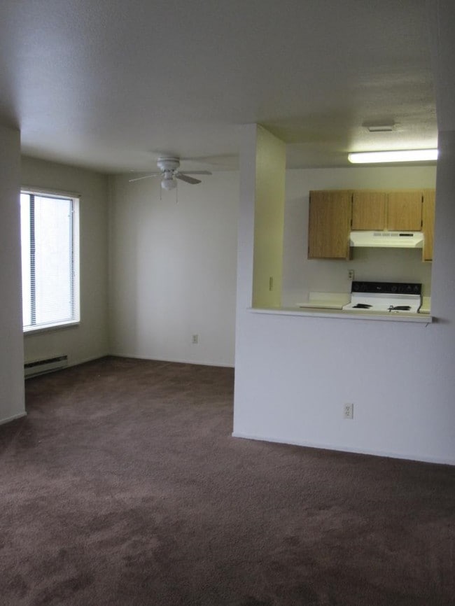 Living Area - Bristol Manor Apartments
