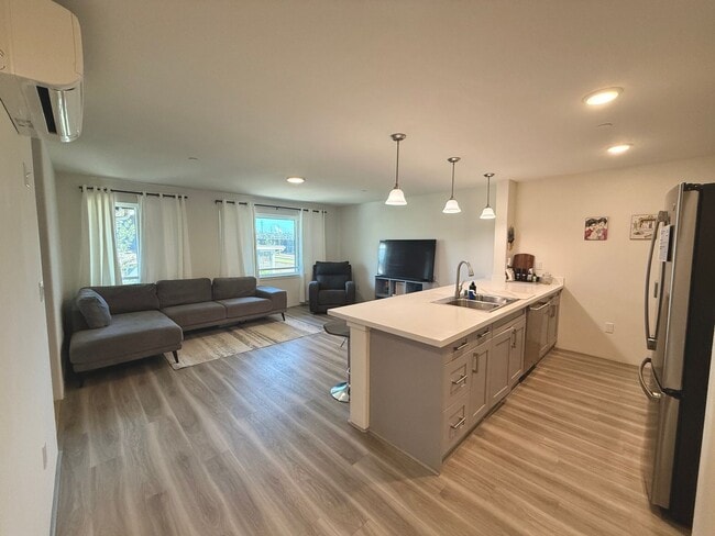 Rarely Available 2 bedroom 2 bath townhome... - Rarely Available 2 bedroom 2 bath townhome...