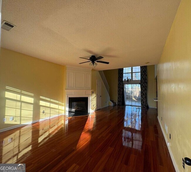 Photo - 1607 Heyford Cir NW