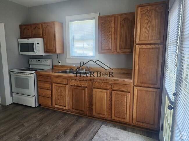 Building Photo - 808 2nd Ave SW Rental