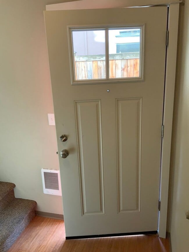 Photo - 3 Bedroom, 2.5 Bathroom Close to UO Campus Unit 585 E 14th Ave #6