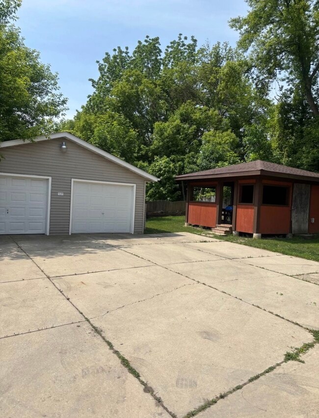 Photo - 1023 44th St