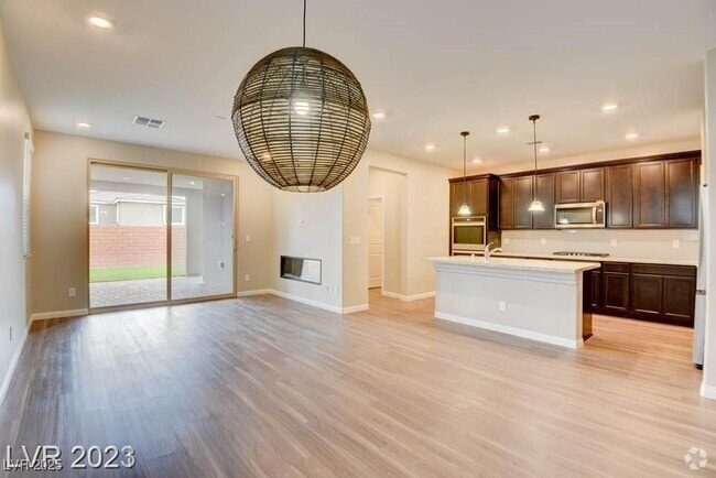 Building Photo - 4148 Elegant Chateau St Rental