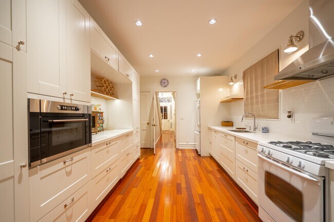 198 Bellwoods Ave