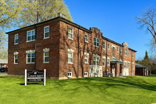 Building Photo - Residences at Robert and Sunshine Unit A Rental