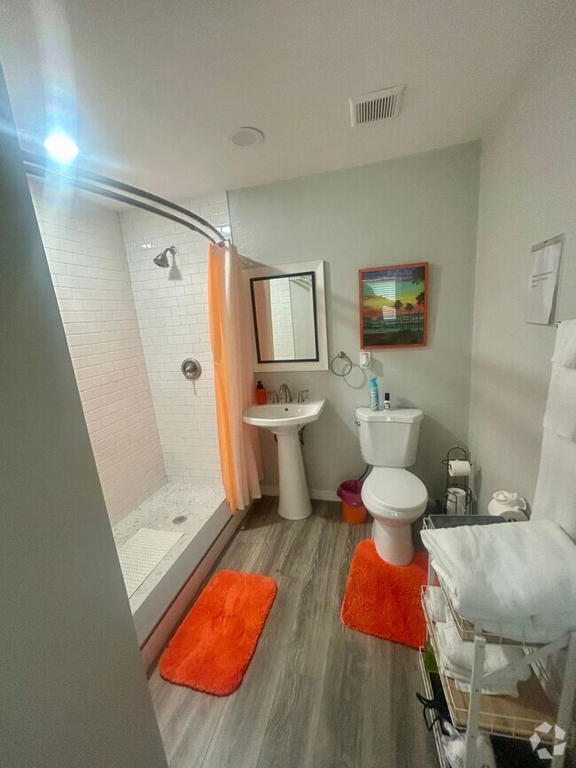 Building Photo - Fully Furnished 1-Bedroom Oasis in Tampa –... Rental
