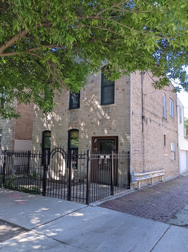 Street view - 1427 N Elk Grove Ave Apartment Unit 1