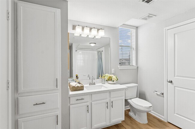 Photo - 14807 Woodland Hills Dr Unidad 7104