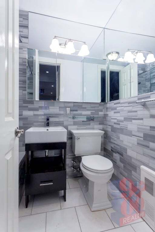 Photo - 219 E 28th St Unidad 1A