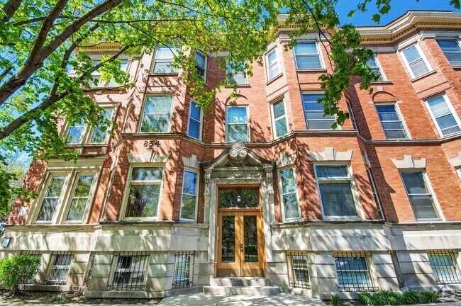 Building Photo - 852 W Waveland Ave Rental