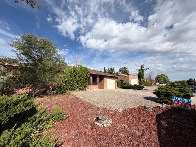 Photo - 9937 Clearwater St NW
