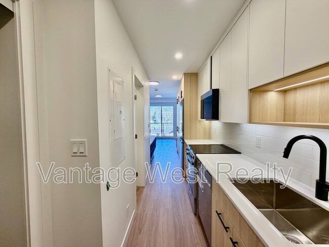 Photo - 1380-1380 Pridham Ave