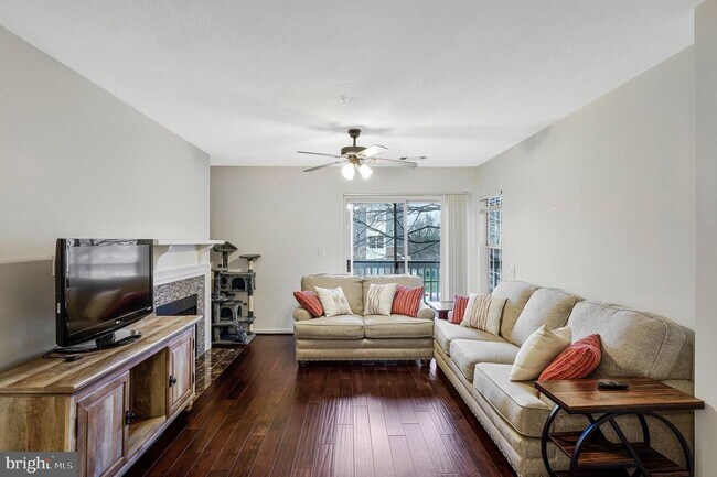 Photo - 20320 Beechwood Terrace Unidad 203