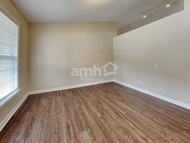 Photo - 16 Greenbranch Way