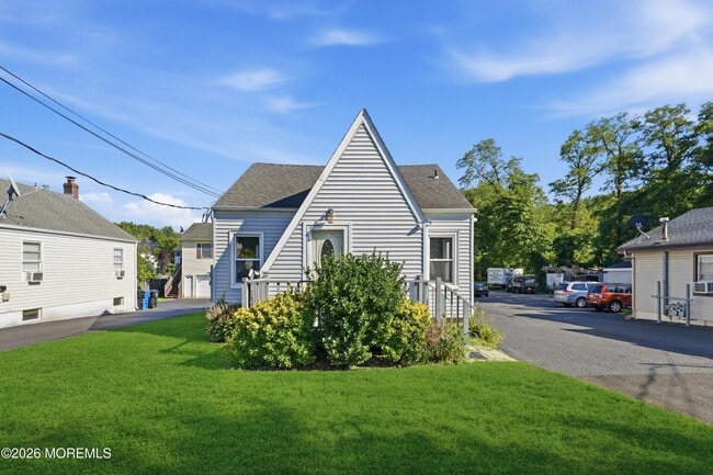 Photo - 251 Main St