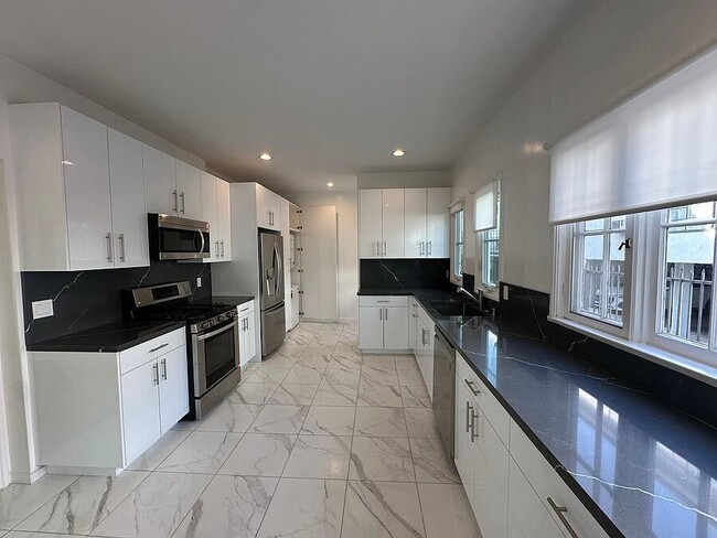 Photo - 1407 Laurel Ave Unit 1406