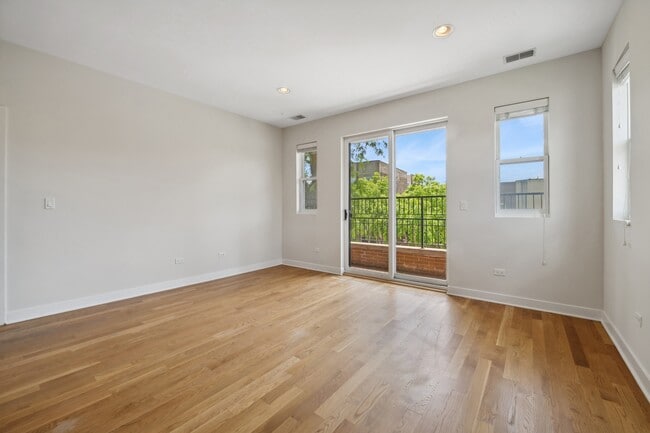 Photo - 1952 W Erie St Unit 3W