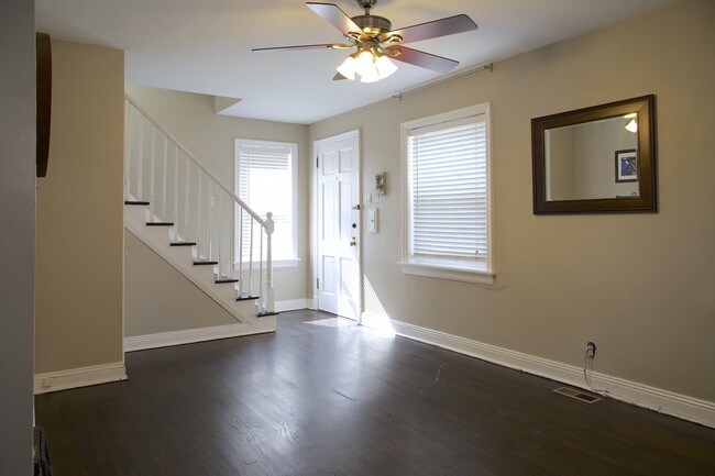 Photo - 6136 Victoria Ave