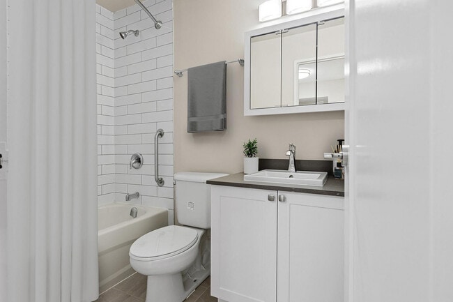 Photo - Riviera Gate