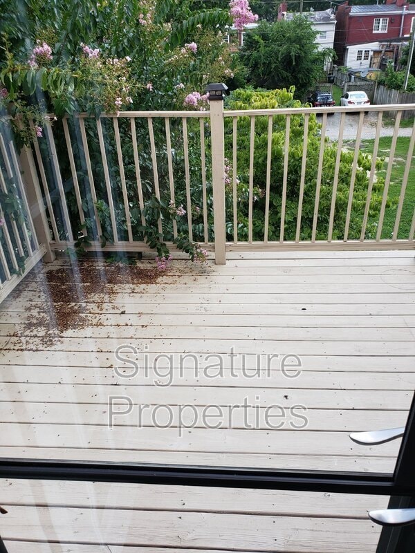 Building Photo - 303 W Clay St