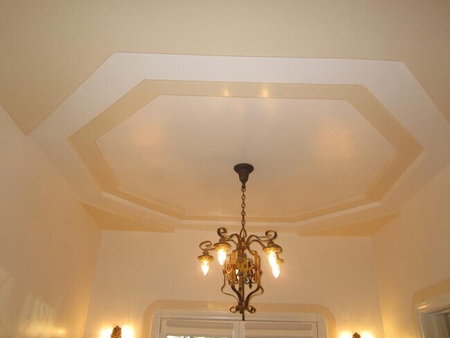 Photo - 325 S Cochran Ave