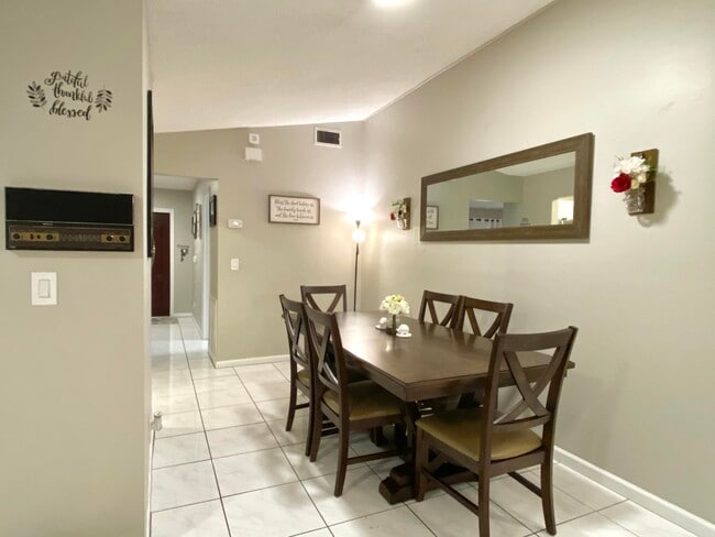 Photo - 480 Azure Ave