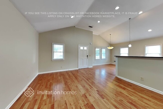 Photo - 1551 New St NE