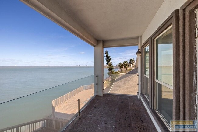 Photo - 618 N Shore Dr