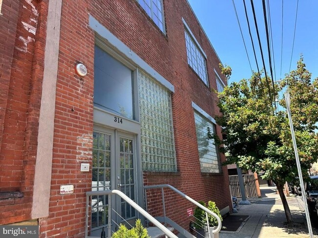 Building Photo - 314 Brown St Unit B1 Rental