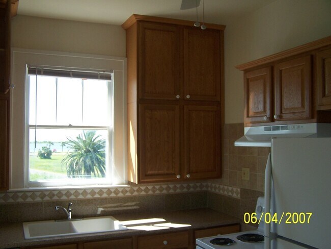 Photo - Jamaica Beach Spacious 2 bedroom, 1 bathro...
