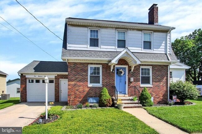Building Photo - Single Family Home with Garage