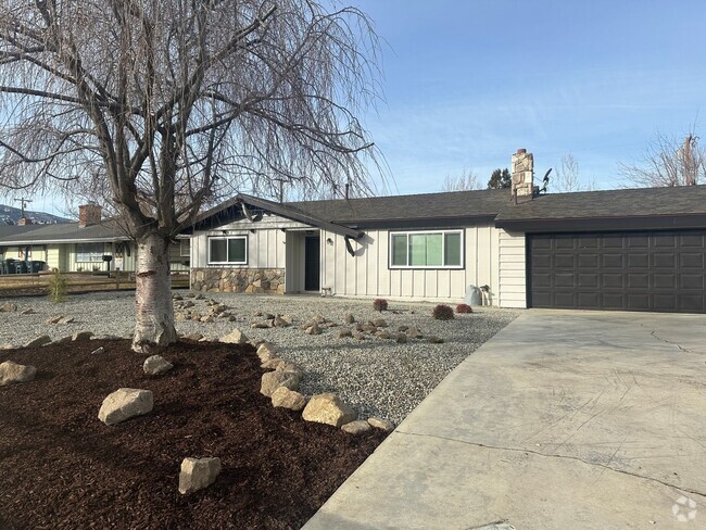 Building Photo - 3+2 READY NOW! City of Tehachapi Rental