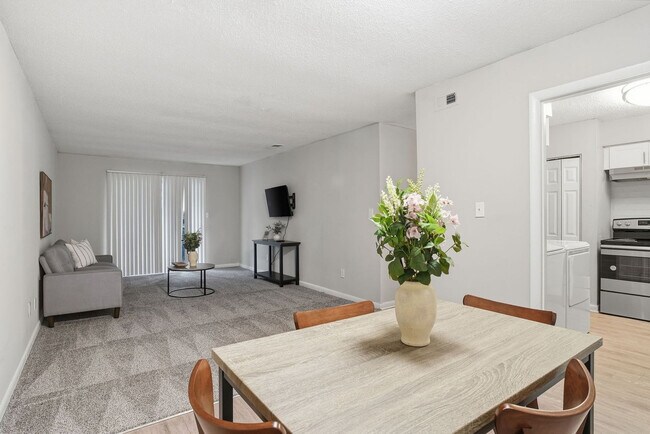 Photo - 3364 Fairway Oaks Dr Unidad SI FL2-ID1613296P