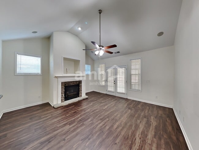 Photo - 192 Greenview Dr