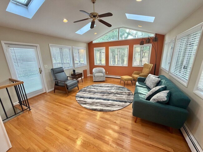29 Carriage Hill Ln