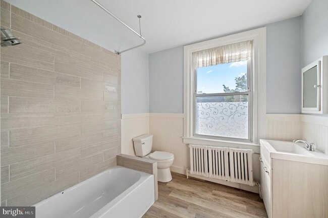 Photo - 834 W Lancaster Ave Unit 3F