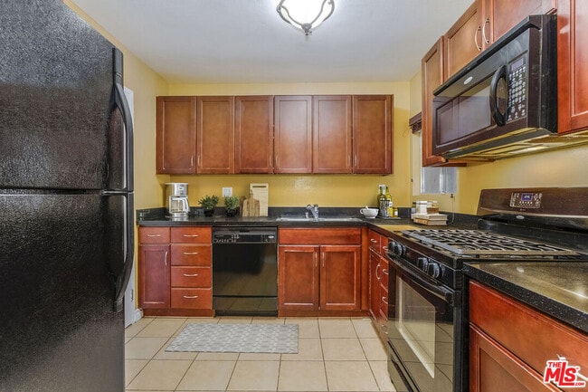 Photo - 18350 Hatteras St Unidad 138