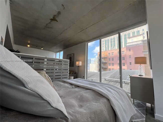 Photo - 151 SE 1st St Unidad 702