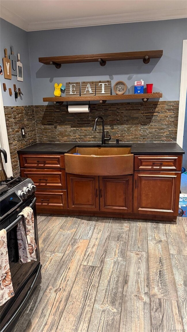 Building Photo - 134-31 Hawtree St Unit 2