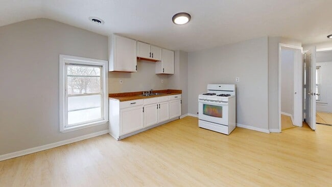 Photo - 3130 W 30th St Unidad 3130 W 30th St Up