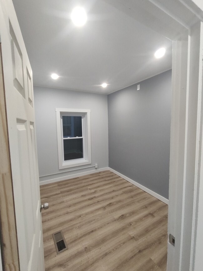 Building Photo - 142 High St Unit #1