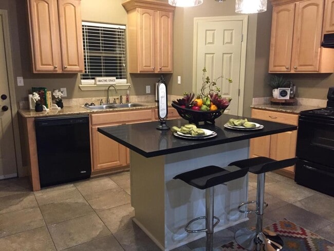 Photo - 1720 Mignonette Ln