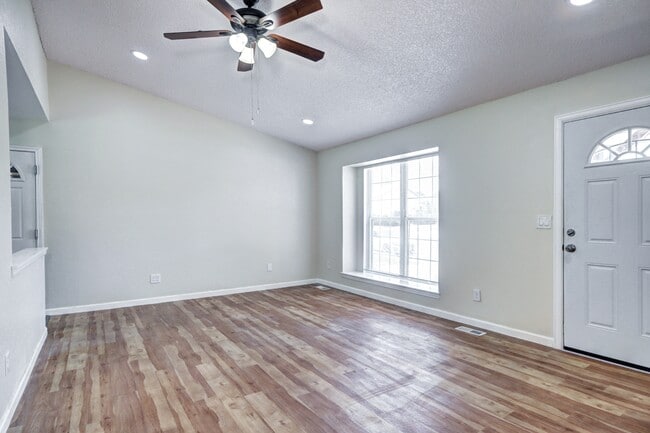 Photo - 5588 S Netherland St