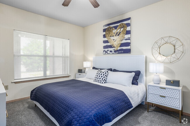 Custom - 1BD, 1BA - 665SF - Bedroom