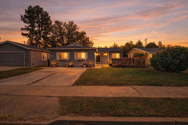 Photo - Limited-Time Offer: Get ½ Off Your First Month’s Rent! Sign a lease and move in within 30 days—mu...